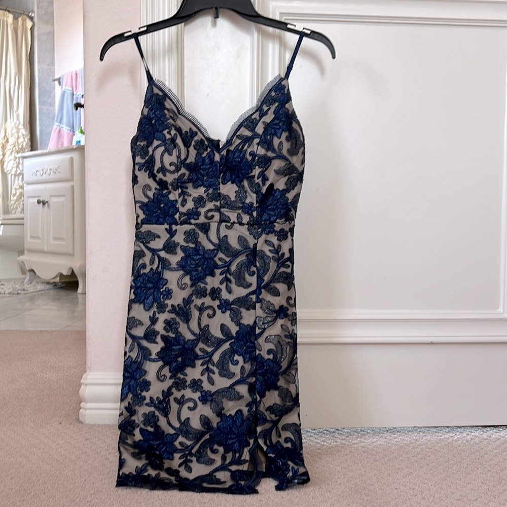 Blue and Tan Embroidered Mini Dress w/ a slit | Size Juniors 3